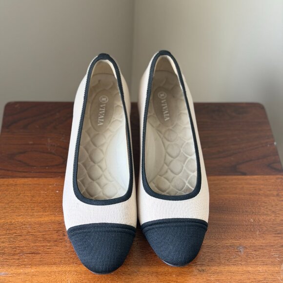 Vivaia Round-Toe Chunky Heels - Picture 2 of 4